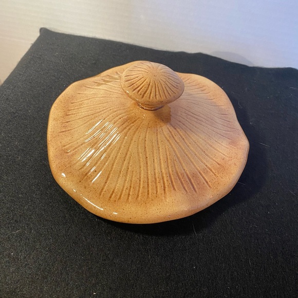 Vintage Handmade Ceramic Arnel’s Mushroom Soup Tureen with Lid, Ladle, and plate - Picture 5 of 16